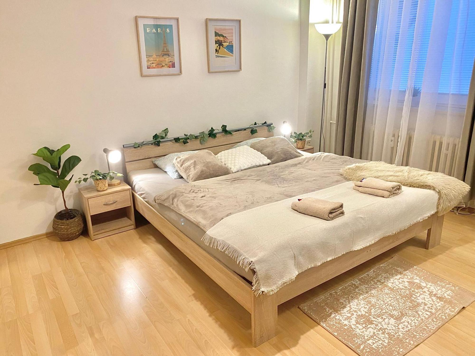 Apartment Simona - Old Town Братислава Екстер'єр фото